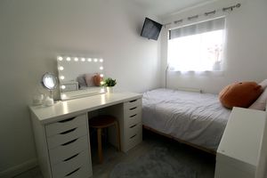 Bedroom- click for photo gallery